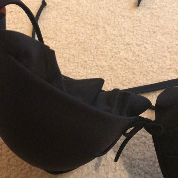 Victoria Secret Bikini Top- Never Used & w/Tags - Picture 2 of 4